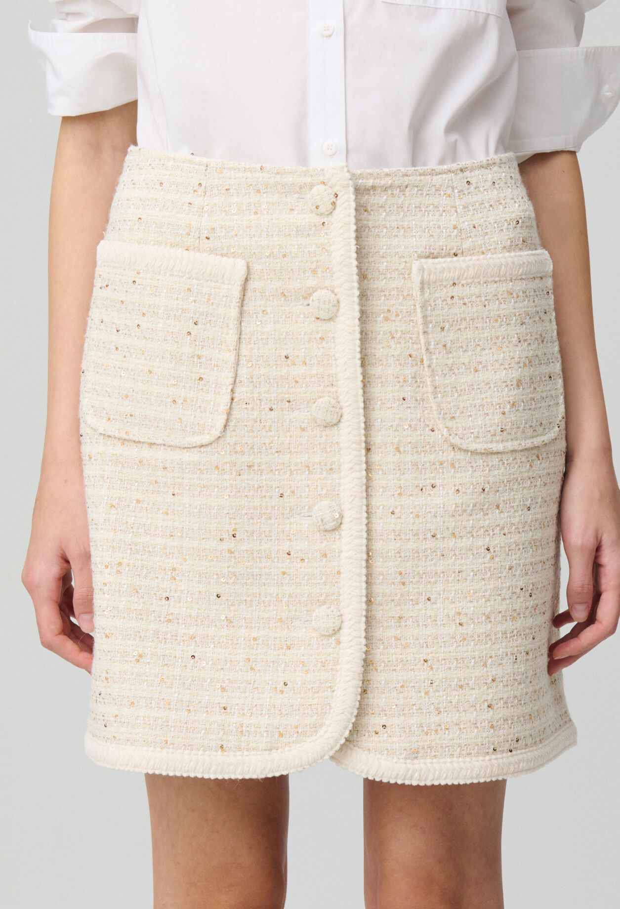 Falda corta de tweed con botones