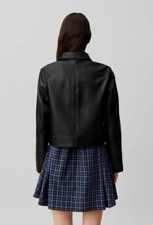 Chaqueta corta de cuero negro