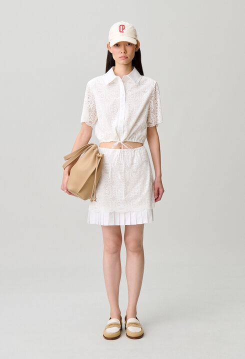 Falda corta de encaje