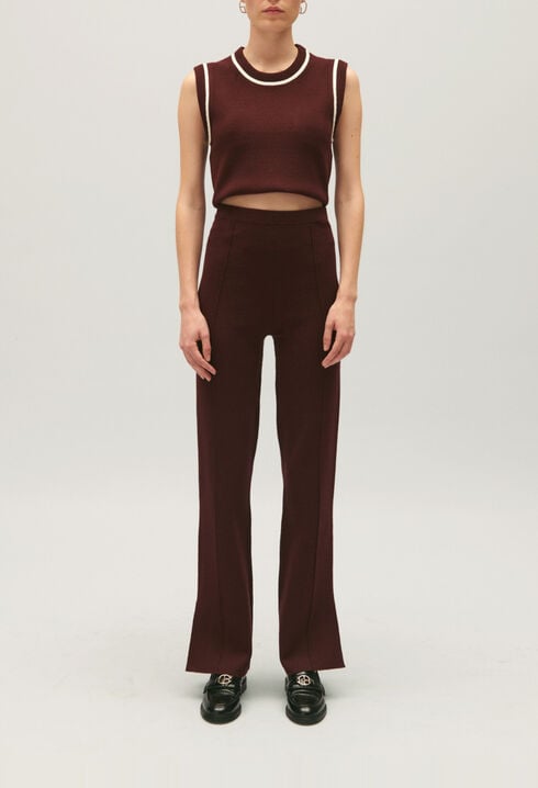 Pantalón recto y aperturas en tobillos