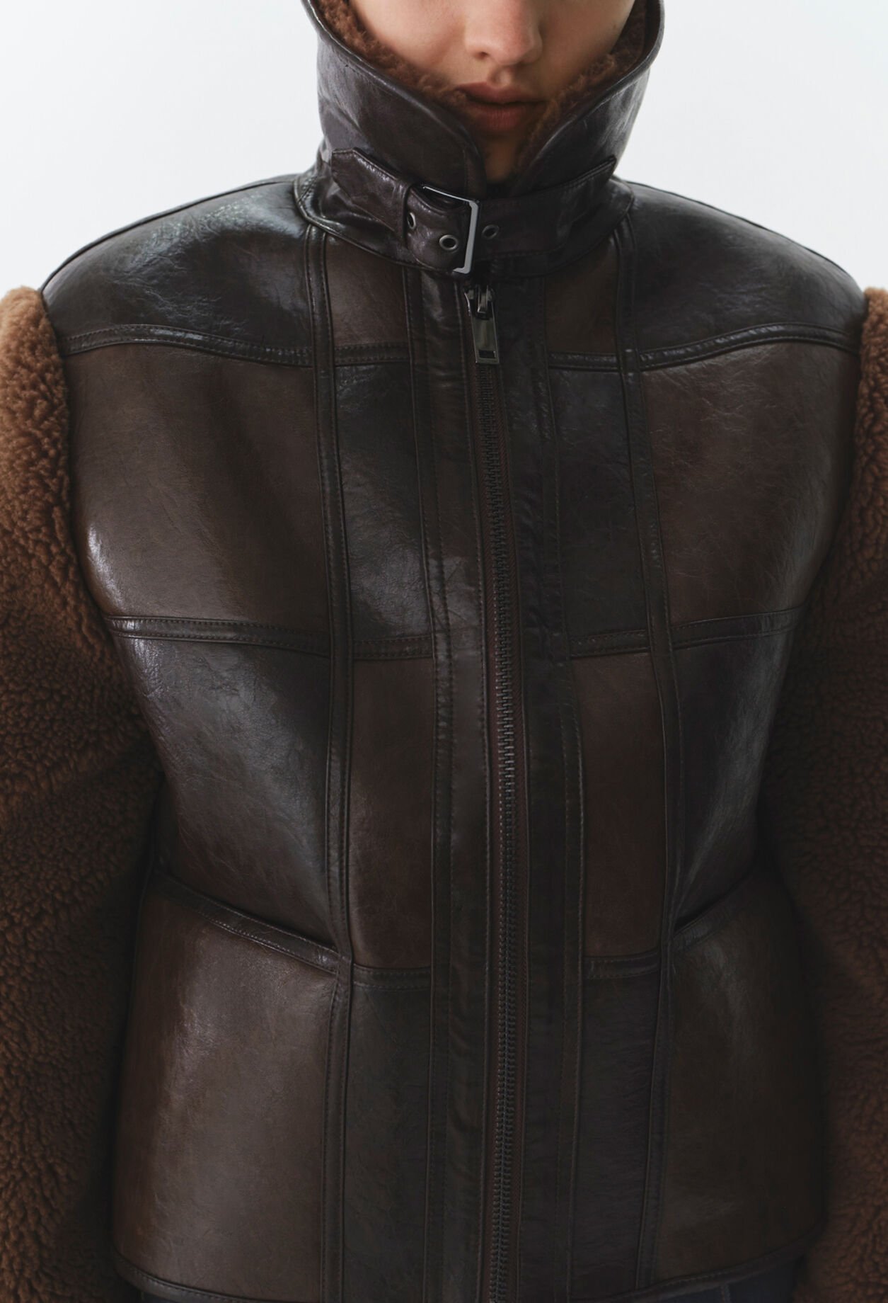 Chaqueta corta de dos tejidos