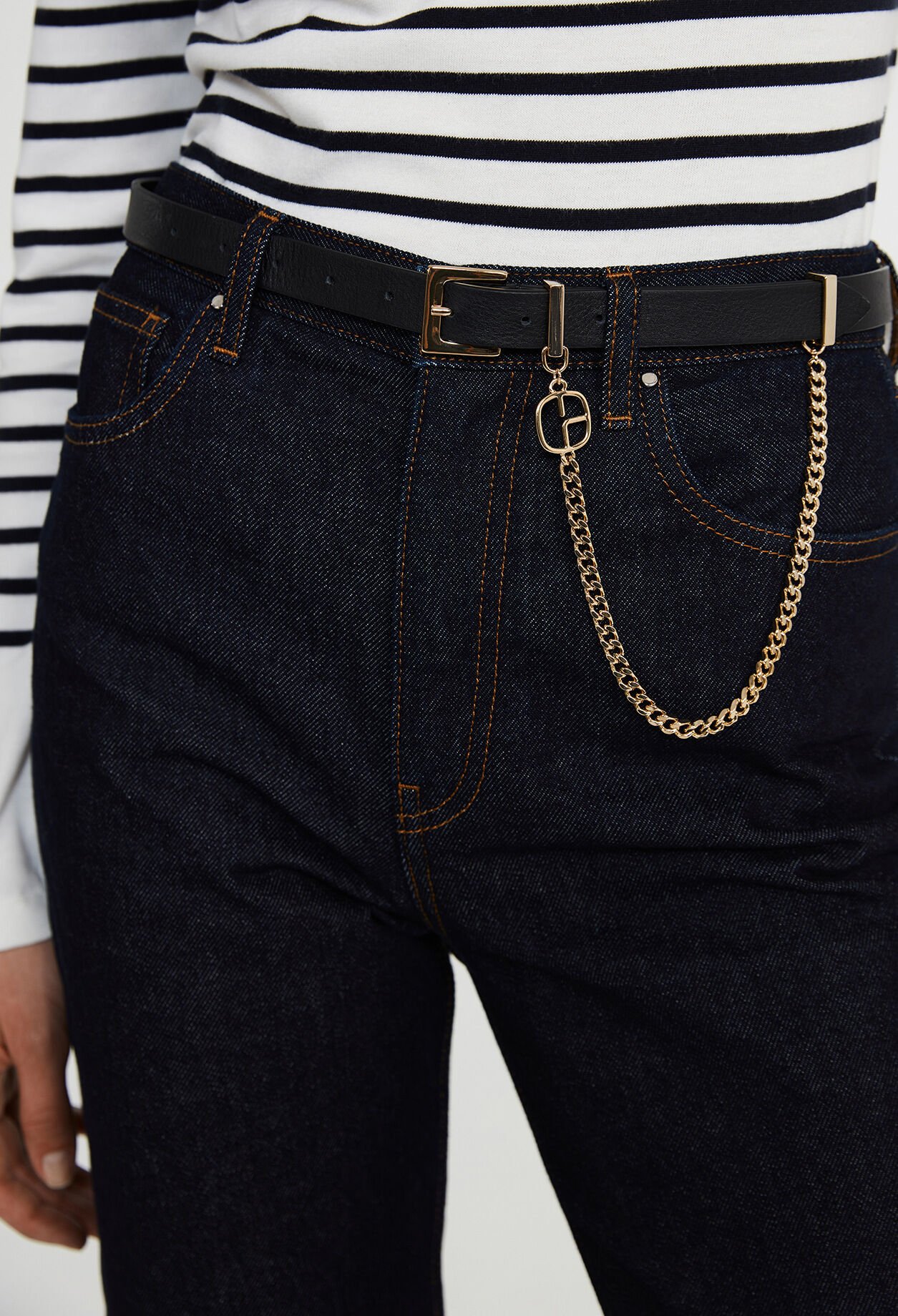 Cinturón de piel con cadena