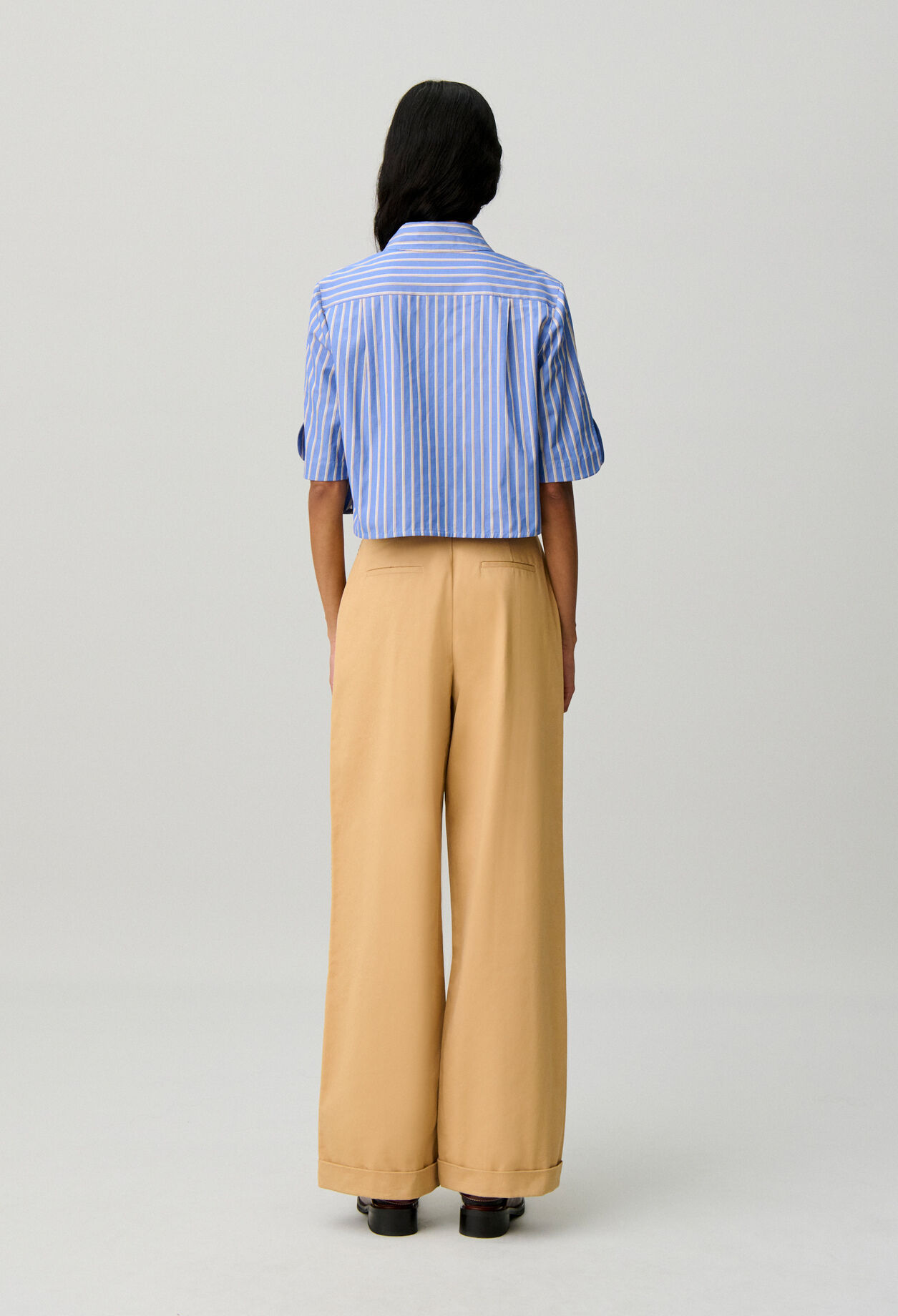 Pantal&oacute;n recto con pliegues