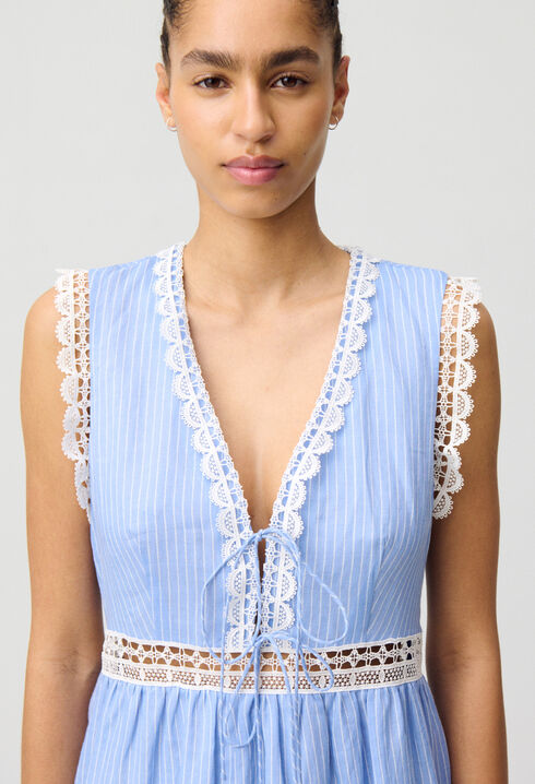 Vestido largo de rayas con encaje