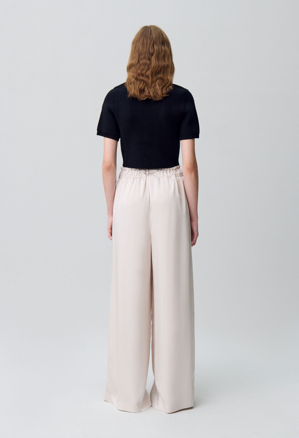 Pantalón ancho con cintura fruncida