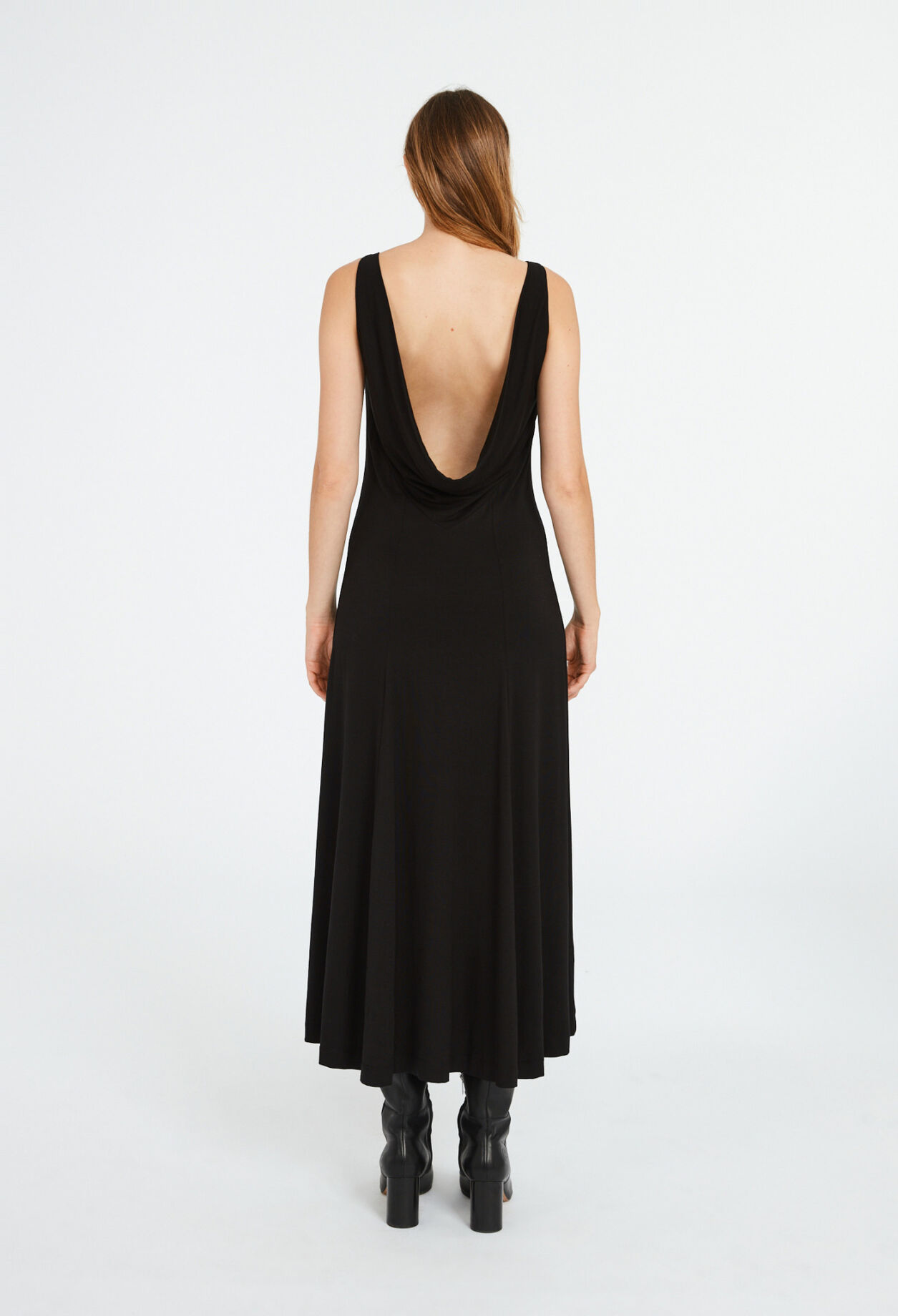 Vestido largo con espalda descubierta