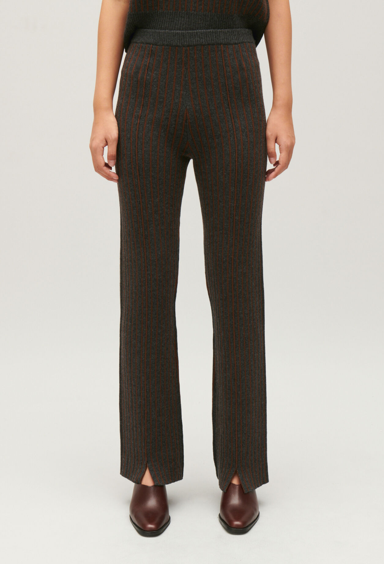 Pantalón de punto a rayas 