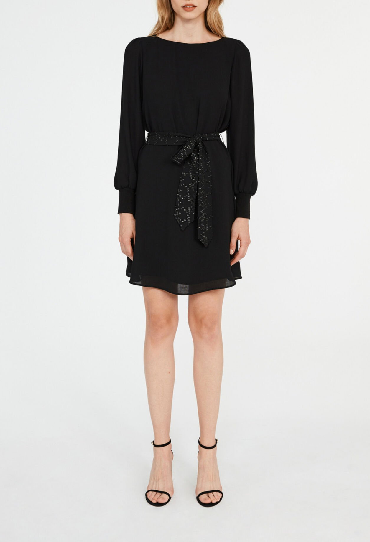 Vestido con cinturón para anudar