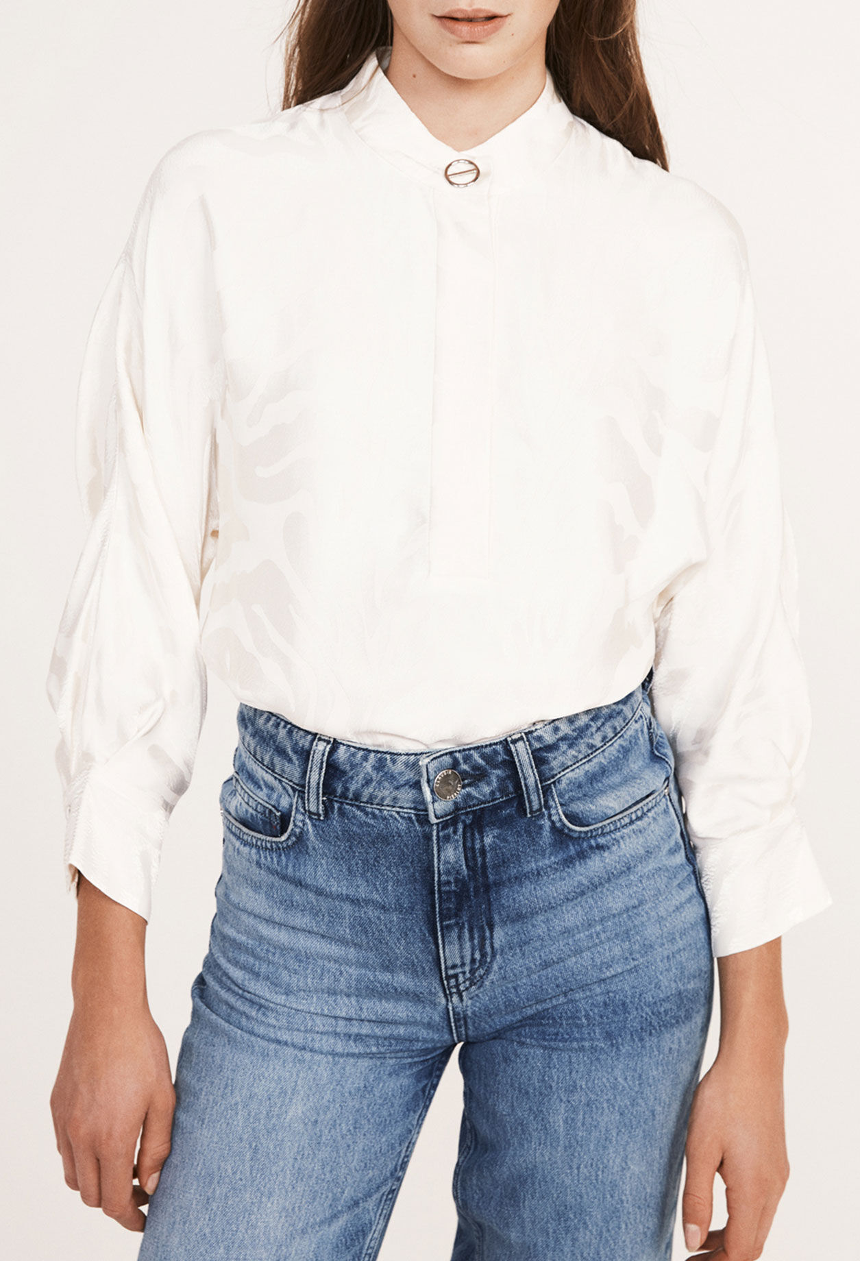 Blusa satinada color crudo