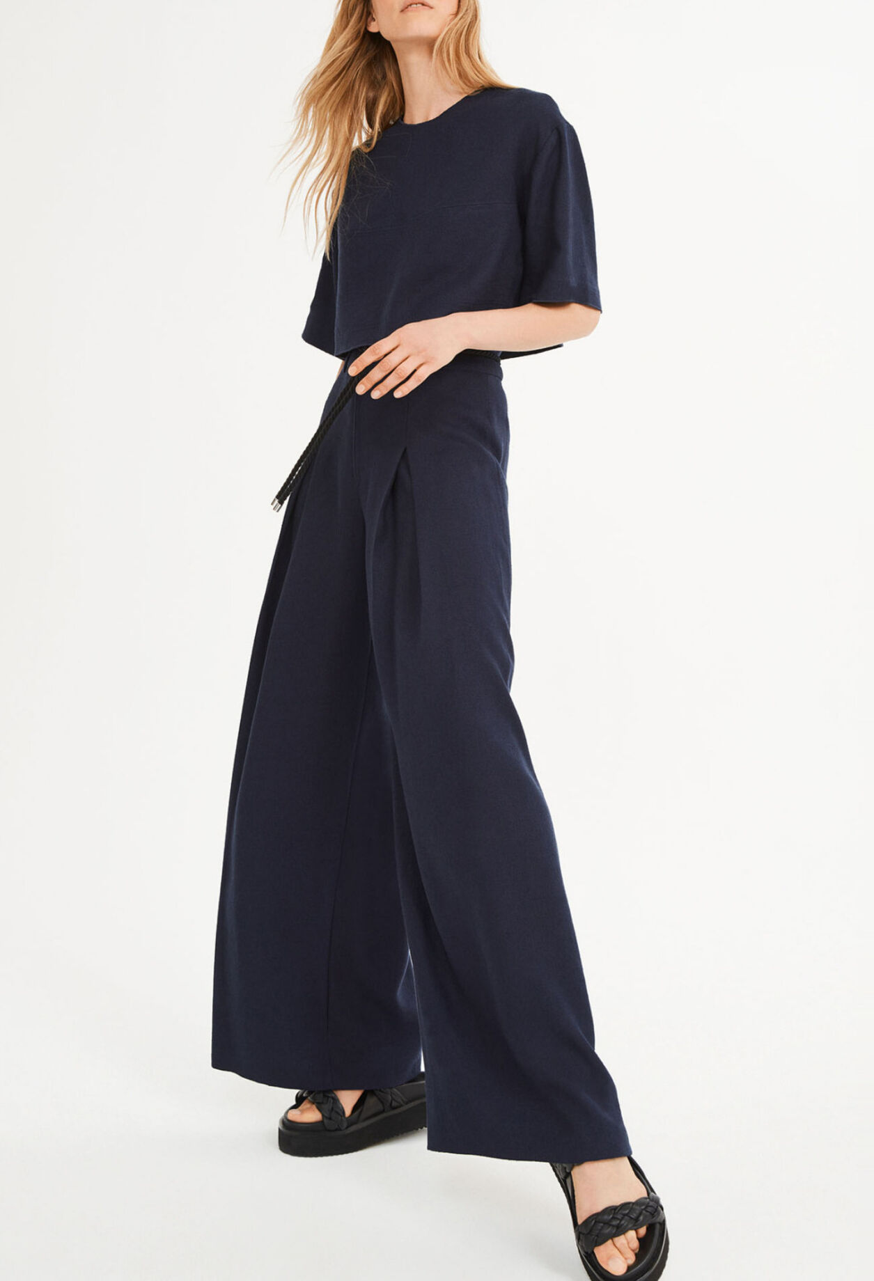 Pantalón largo con cinturón de cuerda