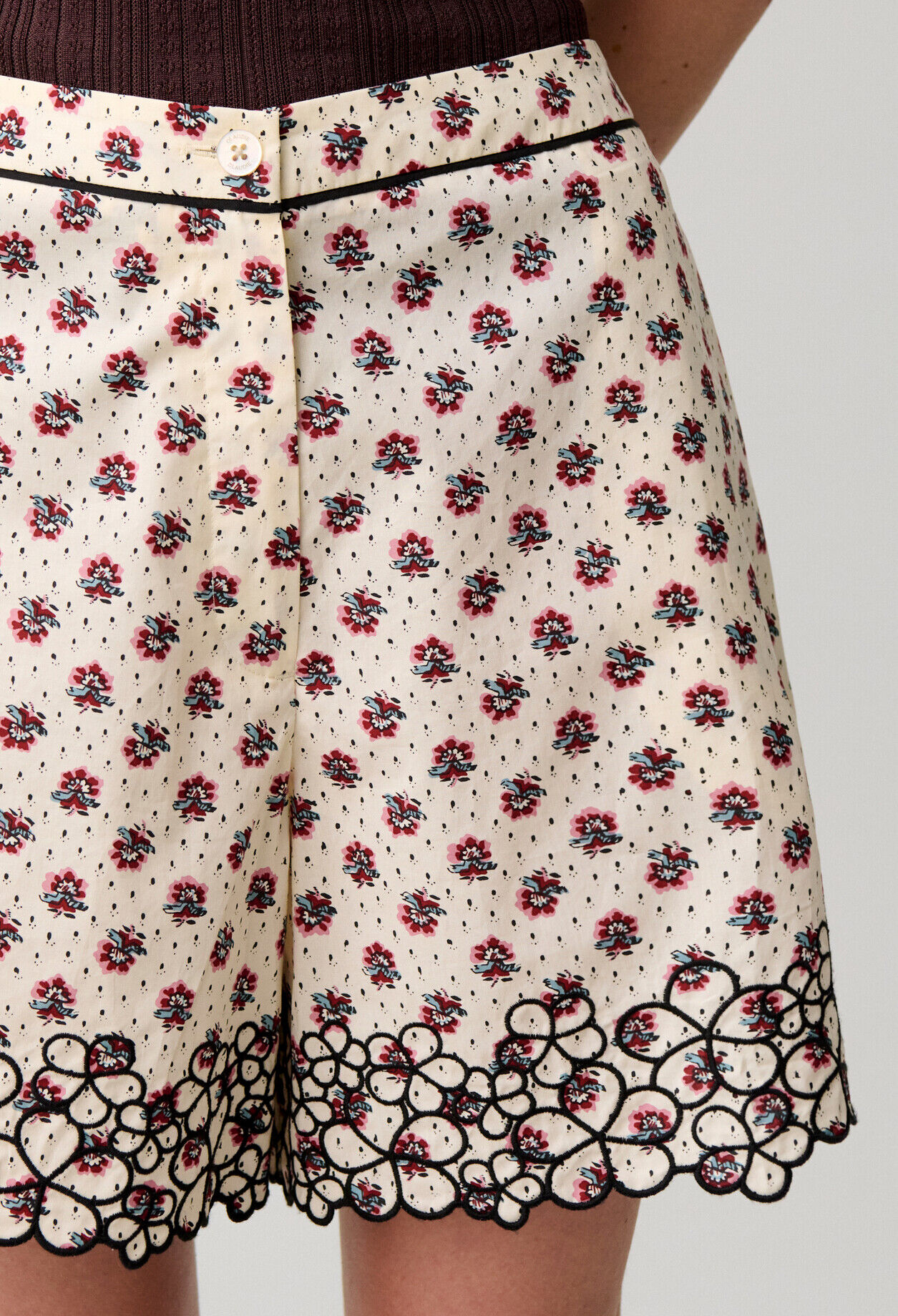 Short popelina bordado floral