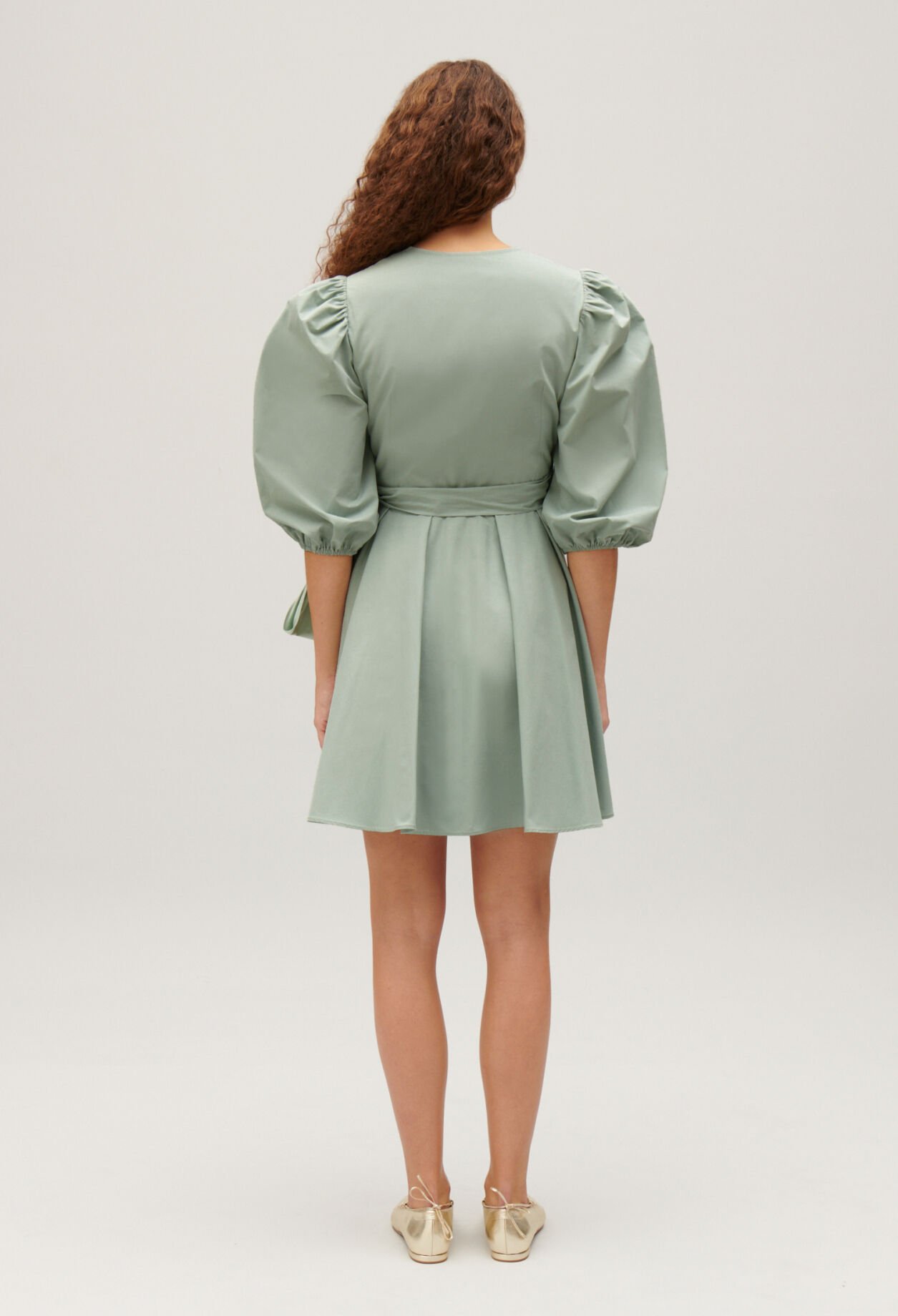 Vestido corto cruzado