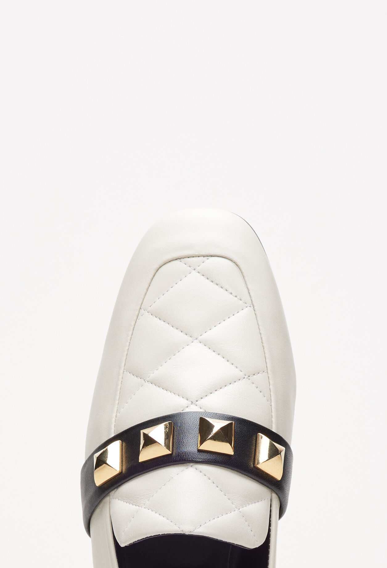 Mocasines con tachuelas