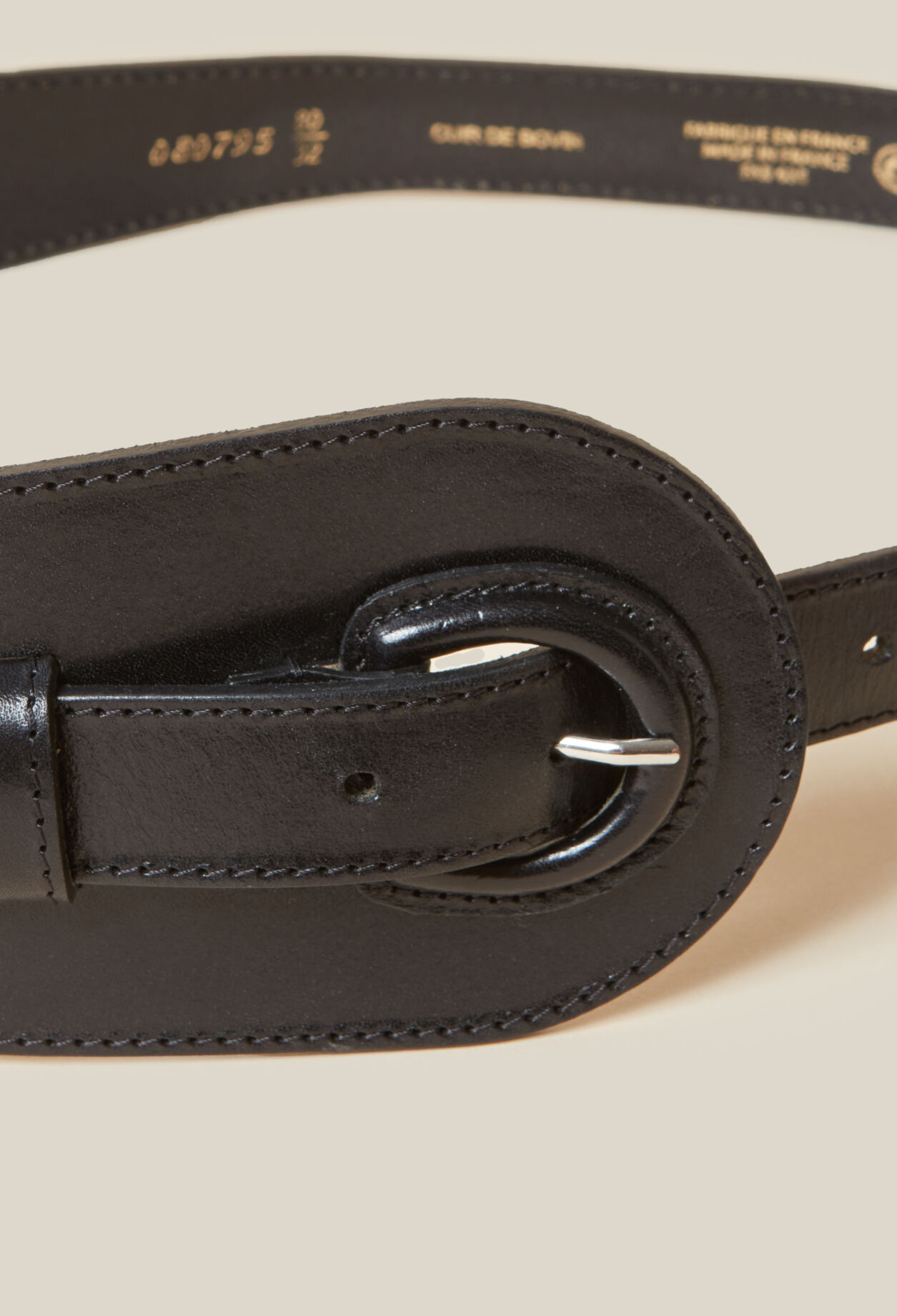 Cinturón de cuero negro