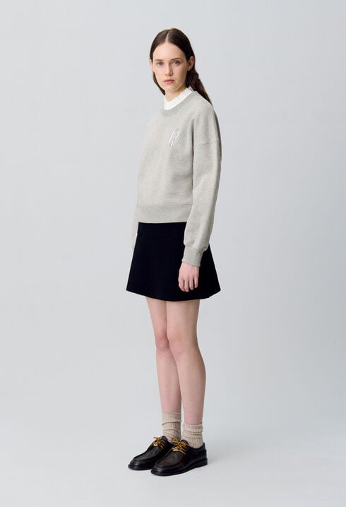 Sudadera con cuello victoriano