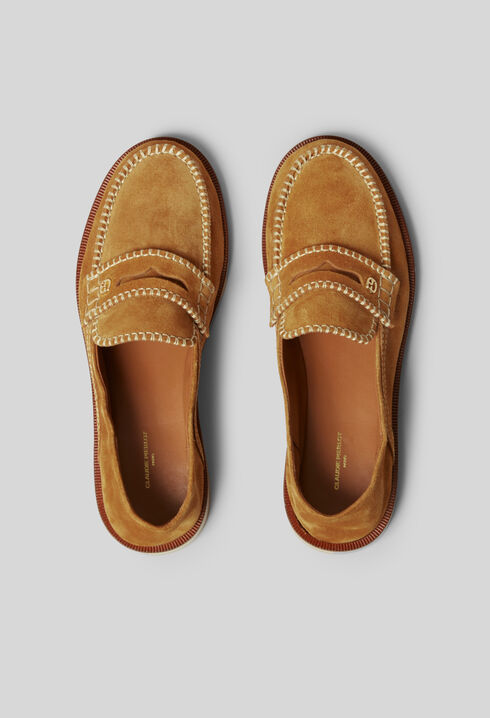 Mules ante monograma dorado