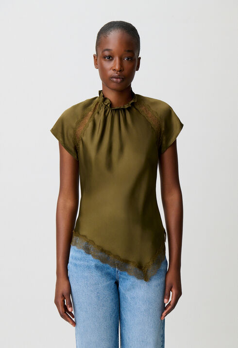 Top satinado cuello victoriano
