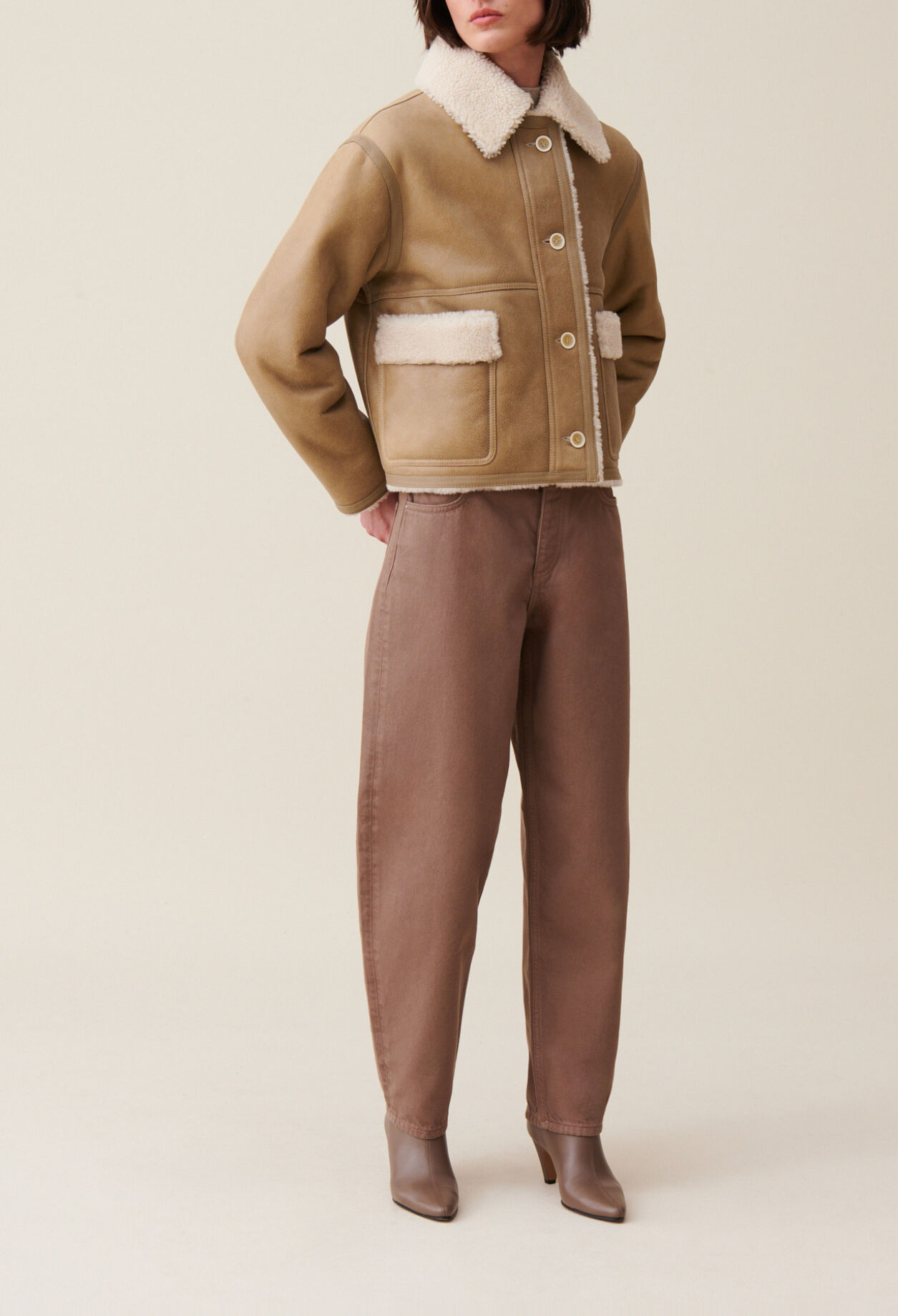 Chaqueta corta de piel beige