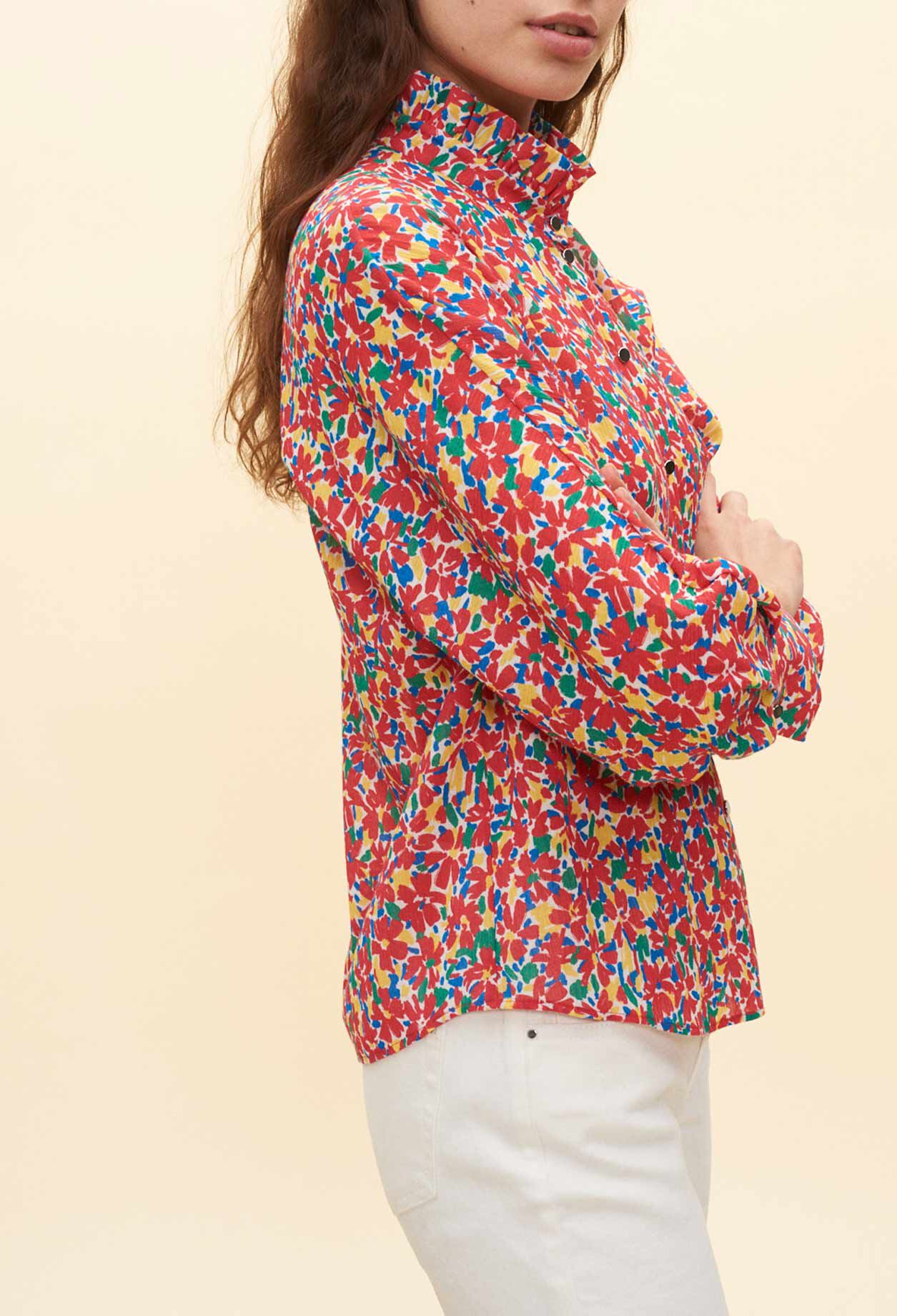 Camisa estampada con cuello victoriano