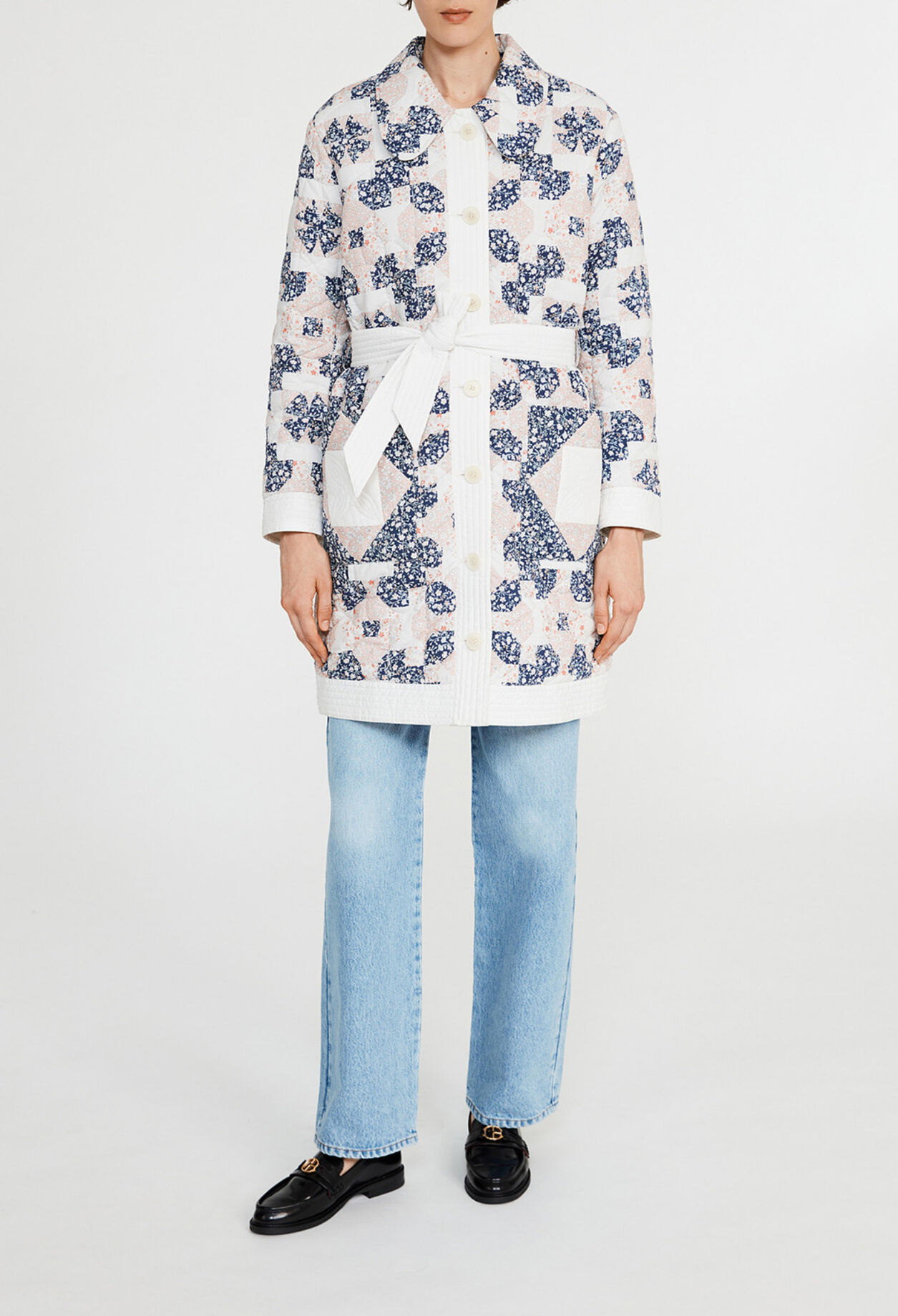 Abrigo acolchado con motivos patchwork
