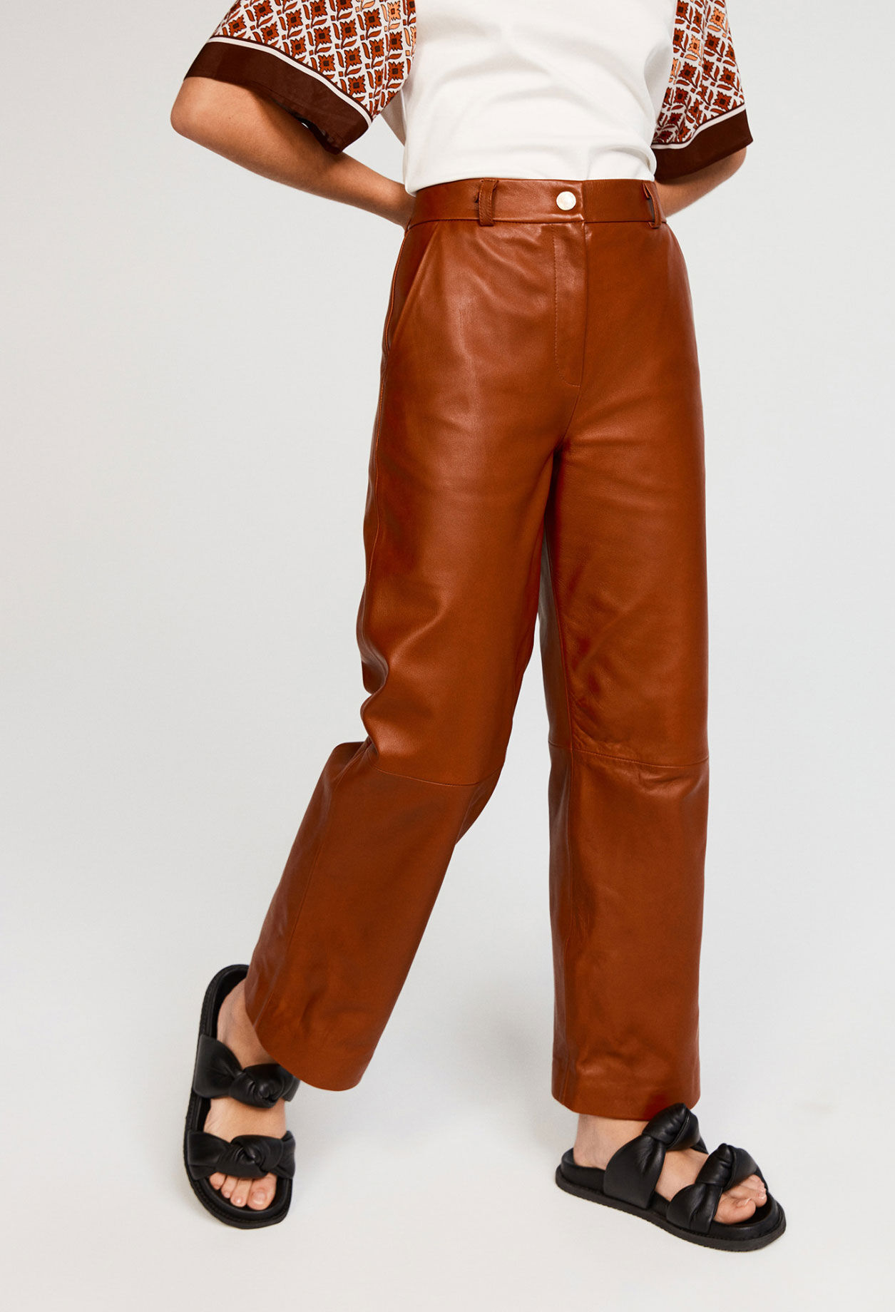 Pantalón de cuero responsable