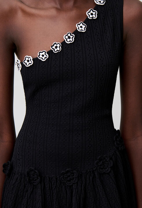 Vestido de punto con flores crochet