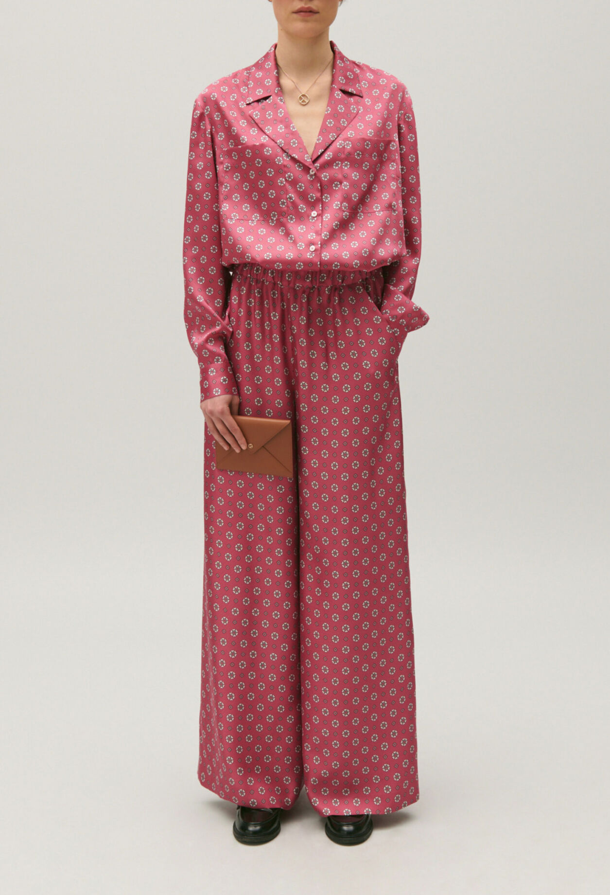 Camisa satinada con estampado