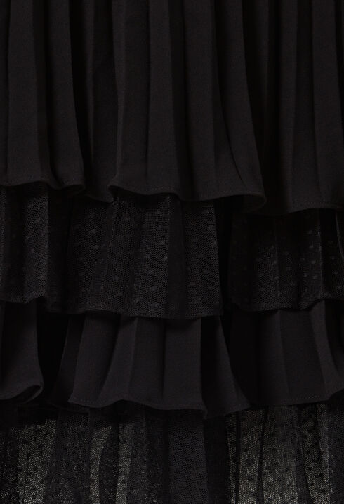Vestido corto negro volantes