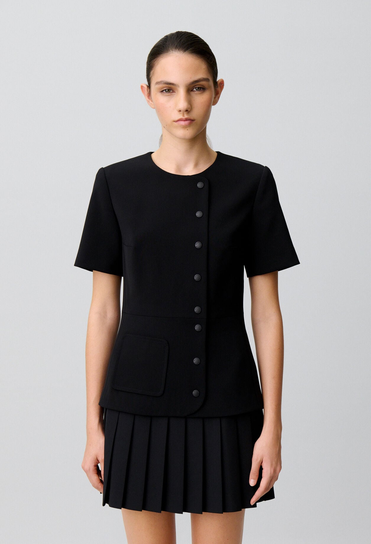 Vestido corto bajo plisado peplum