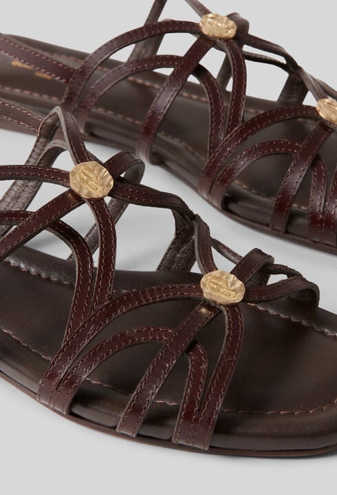 Sandalias con medallones