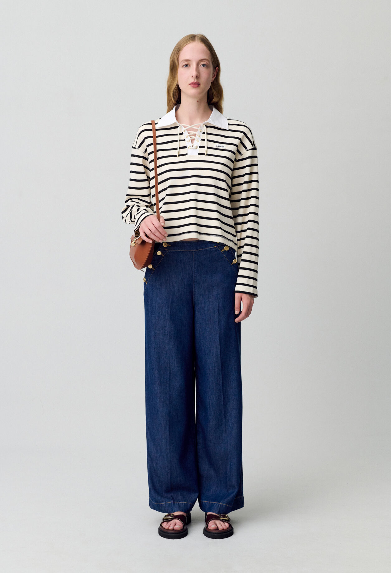 Pantalón vaquero ancho con botones