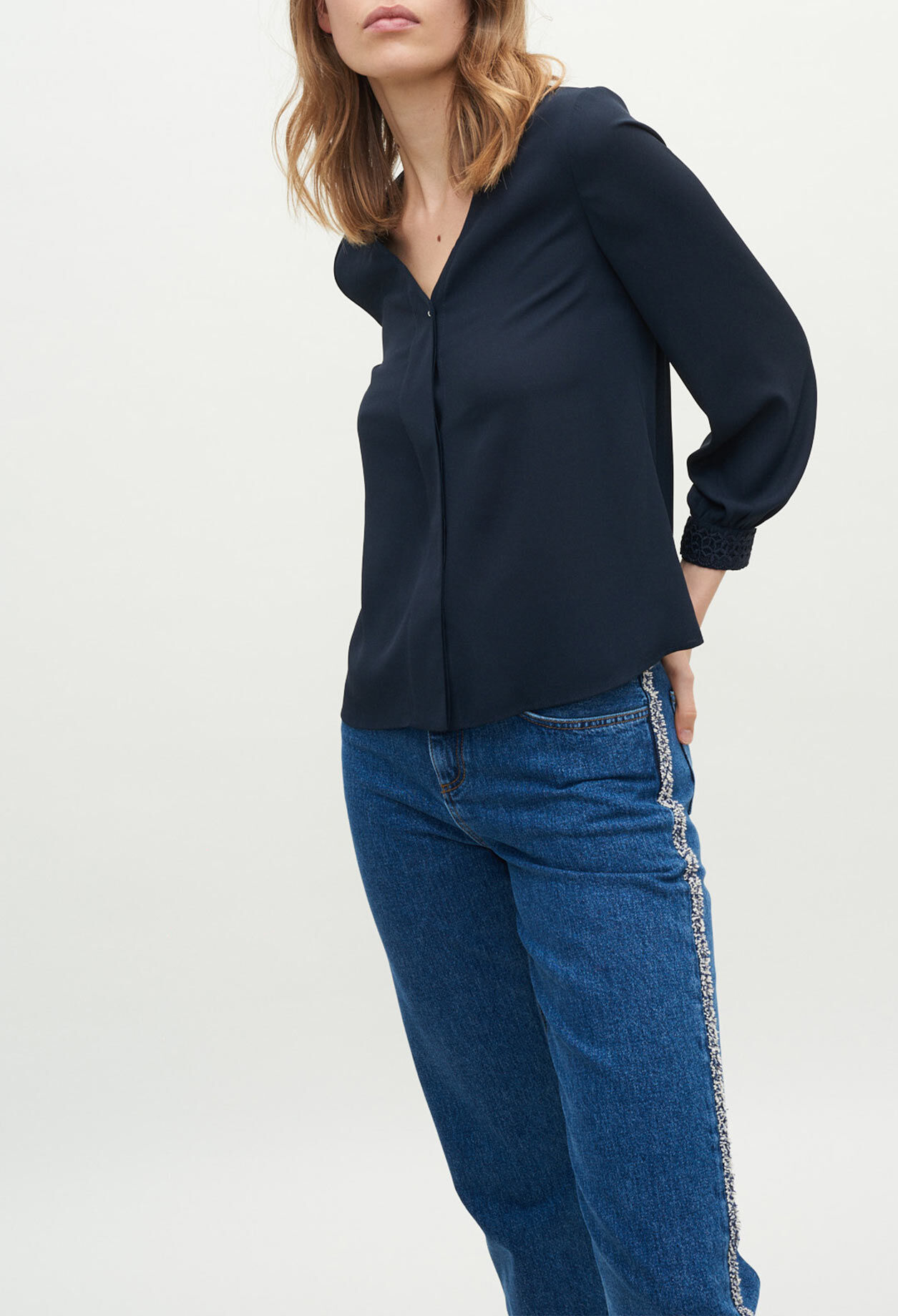 Blusa con puños bordados