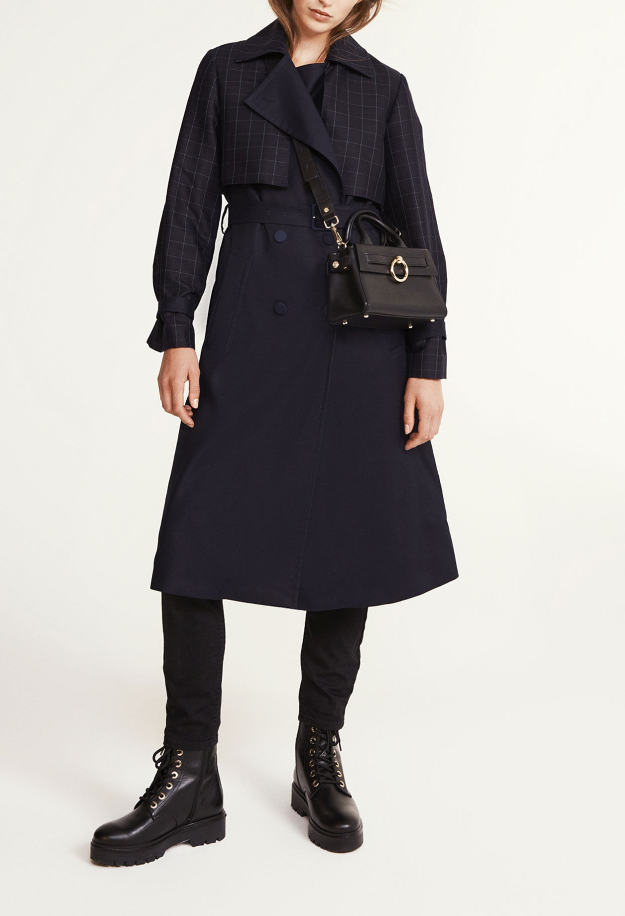 Gabardina con cinturón