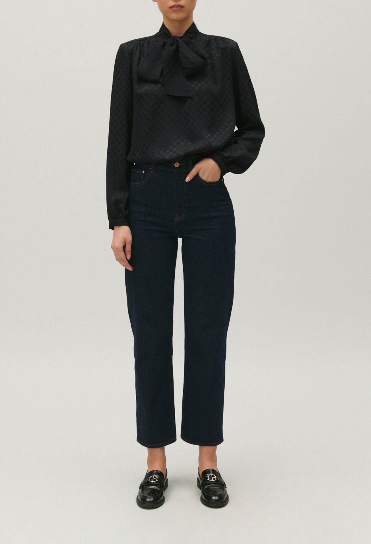 Camisa con cuello chalina