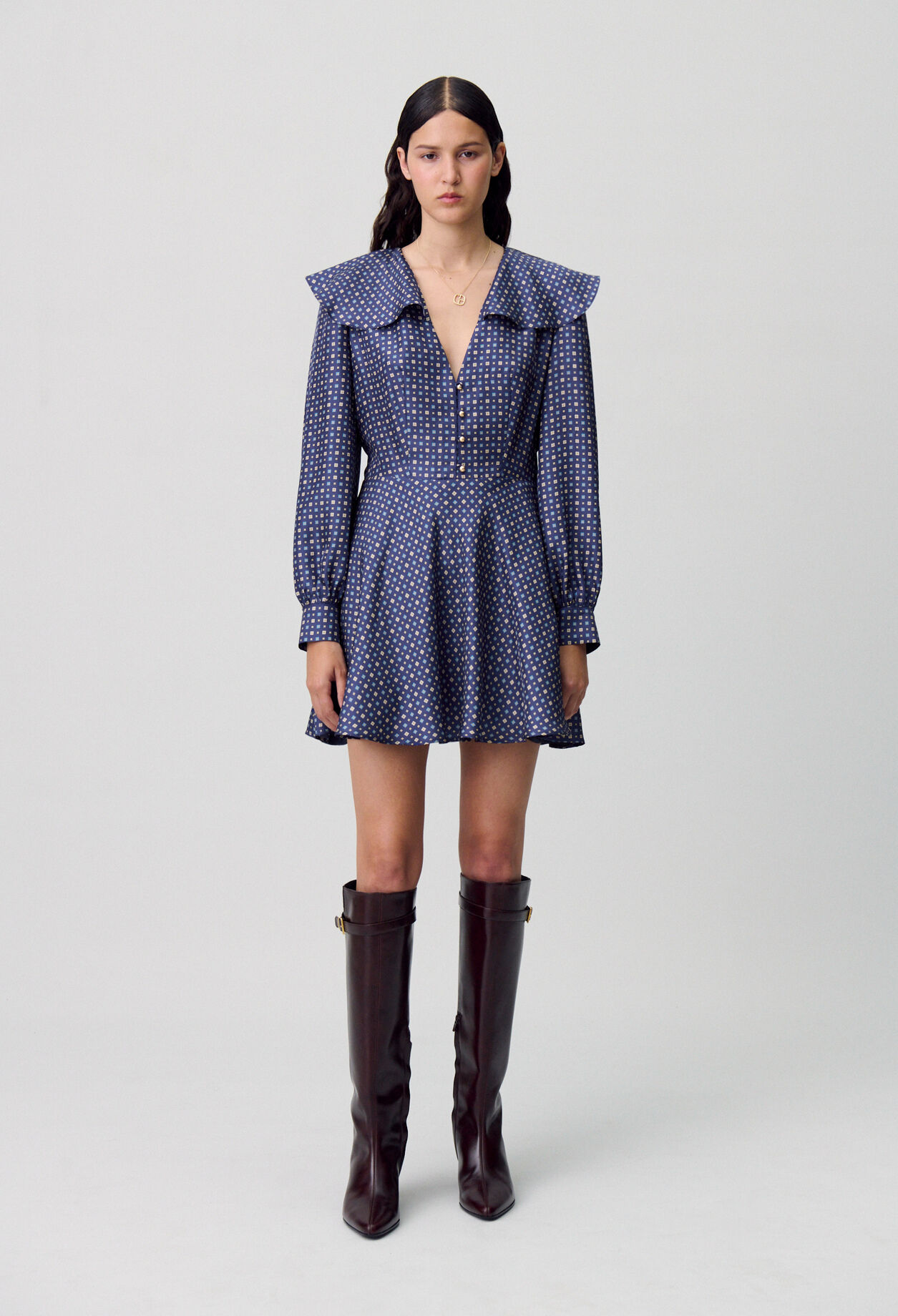 Vestido corto de seda estampada