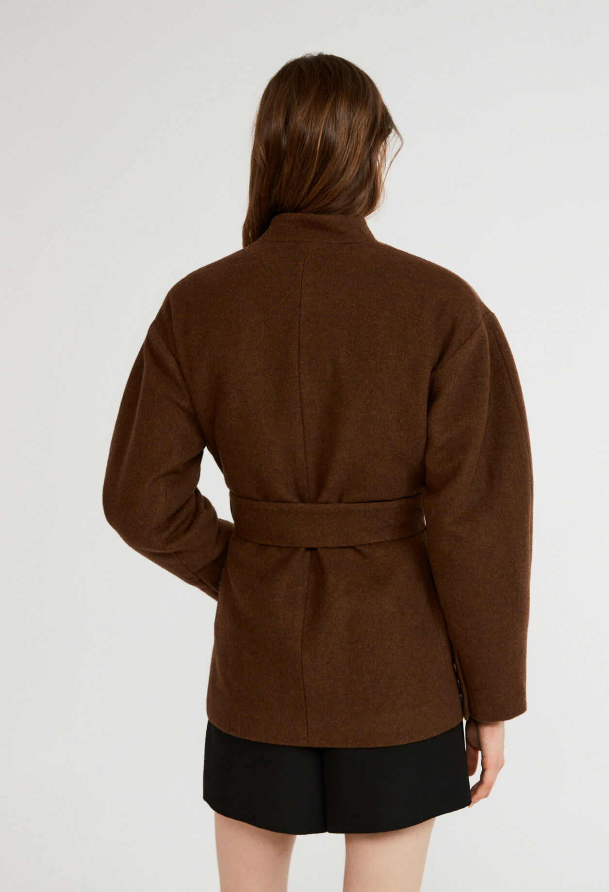 Chaqueta de lana con cinturón