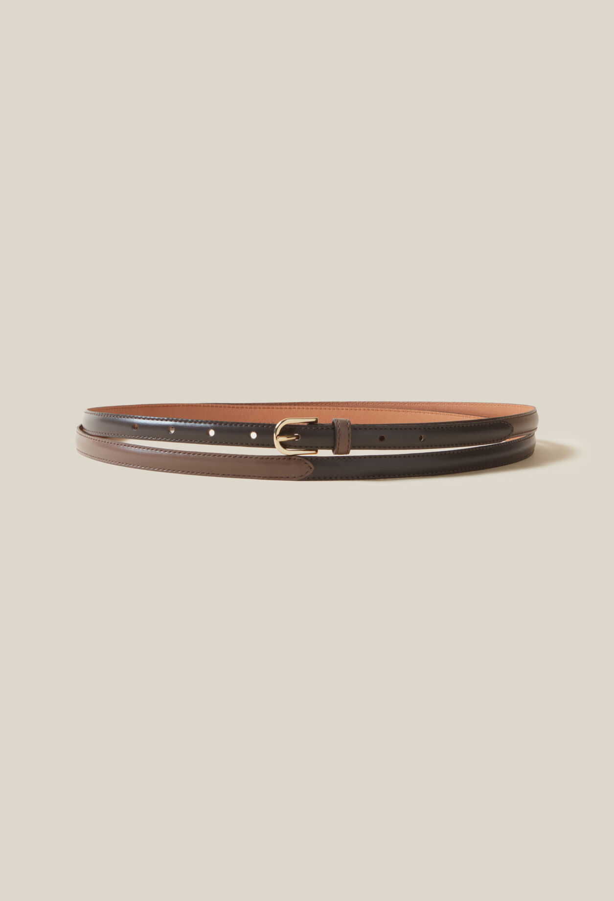 Cinturón fino de cuero