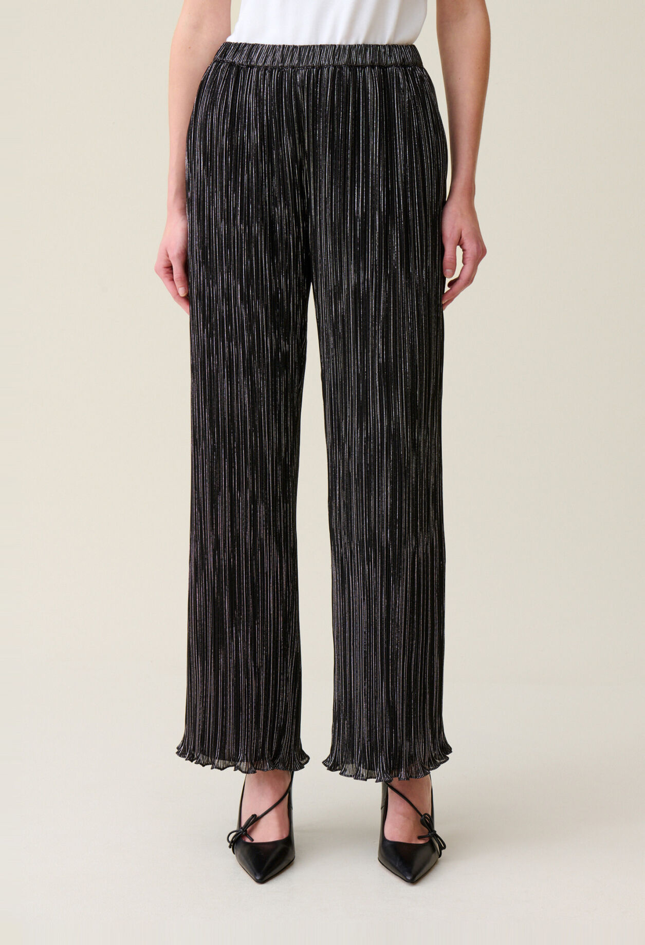 Pantal&oacute;n fluido plisado plateado