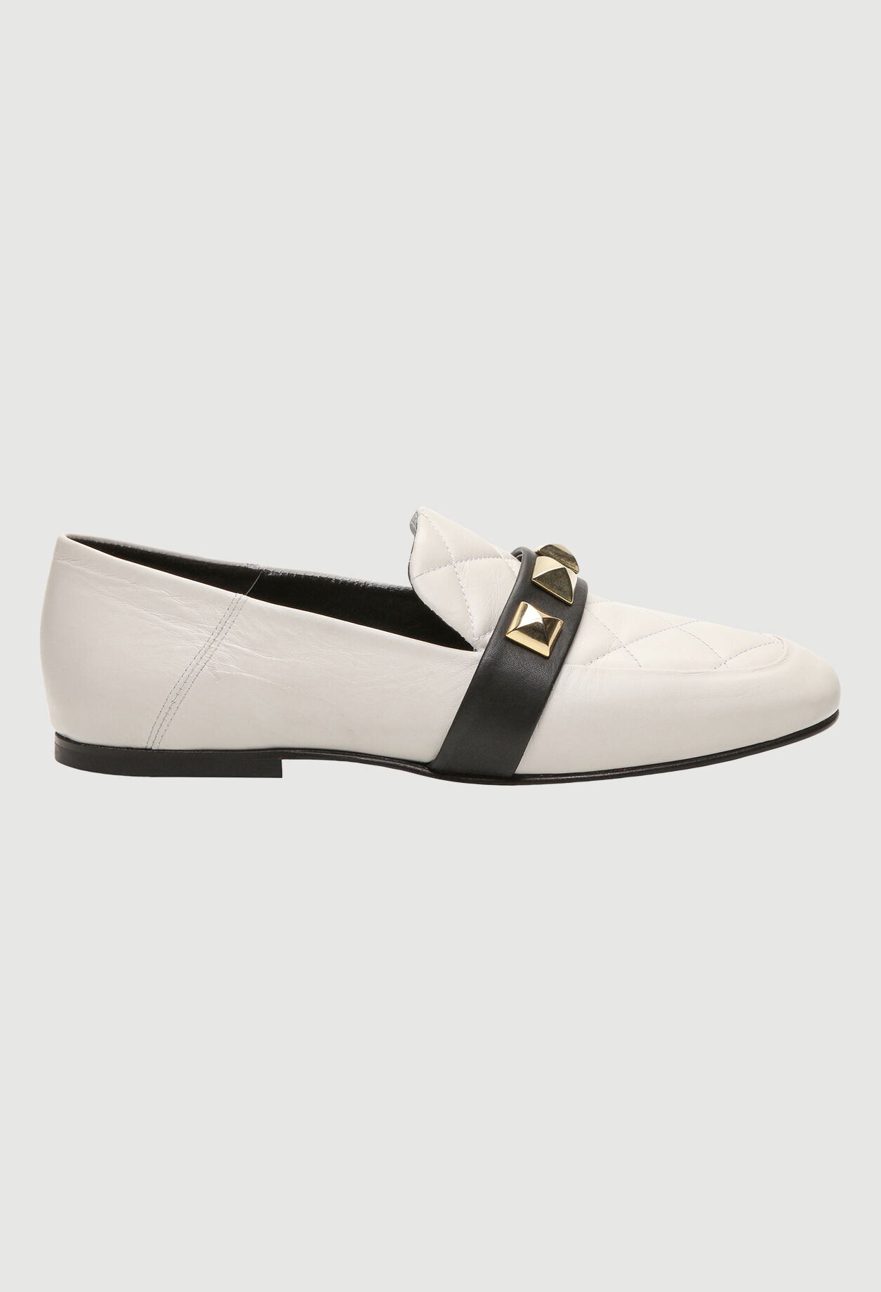 Mocasines con tachuelas