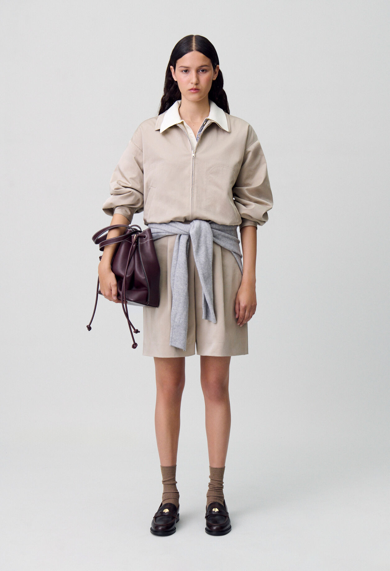Bermudas cortos con pliegues