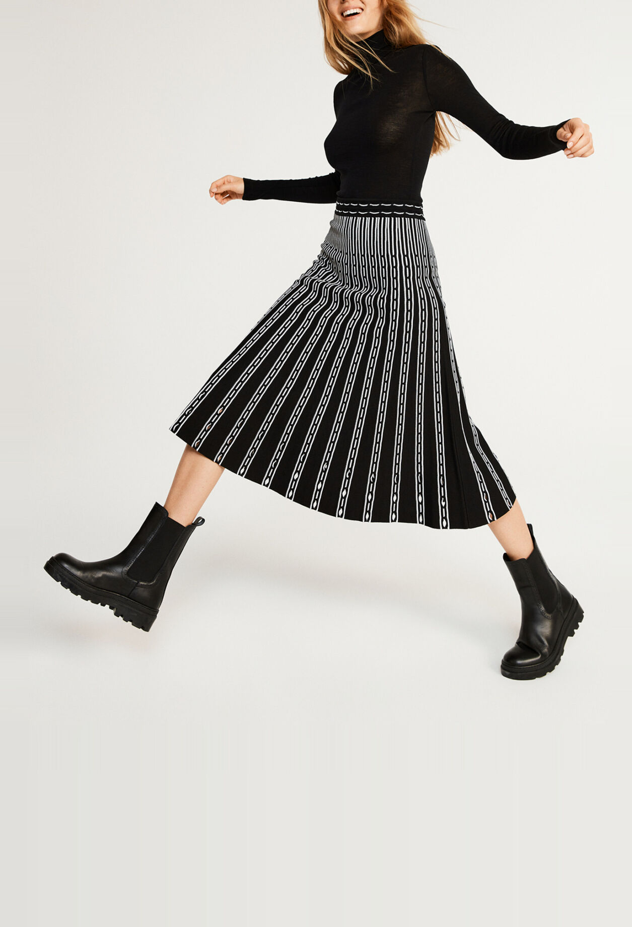 Falda midi plisada