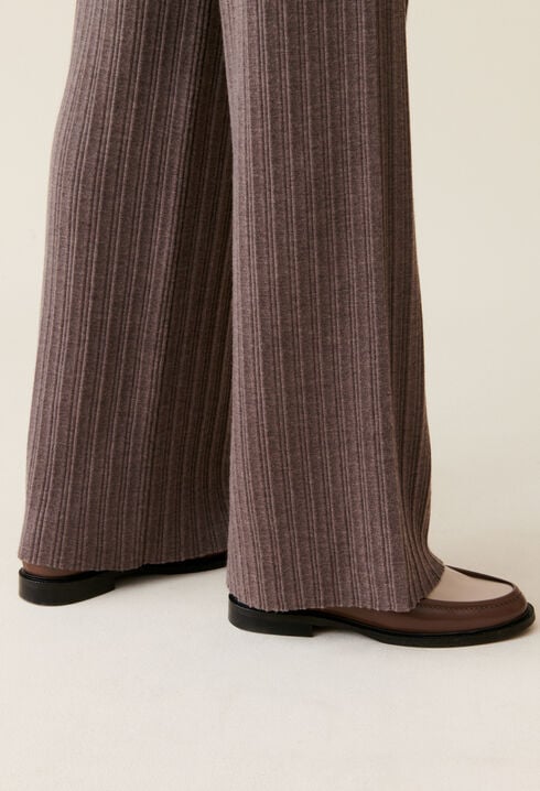 Pantalón de punto acampanado