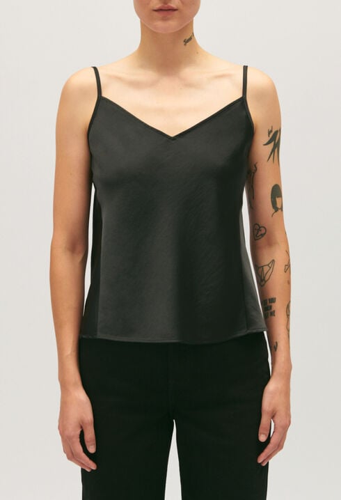 Top negro de tirantes 