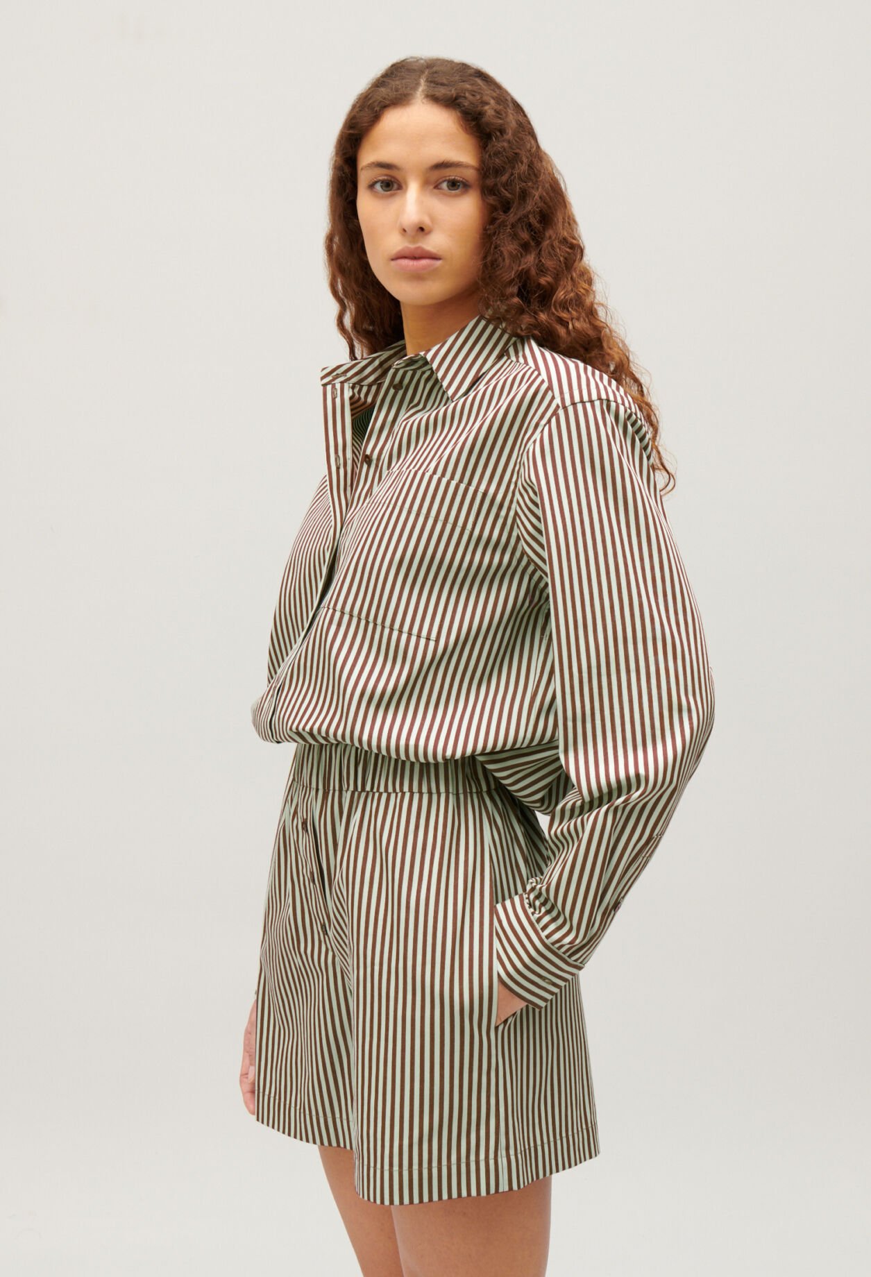 Short a rayas en verdes