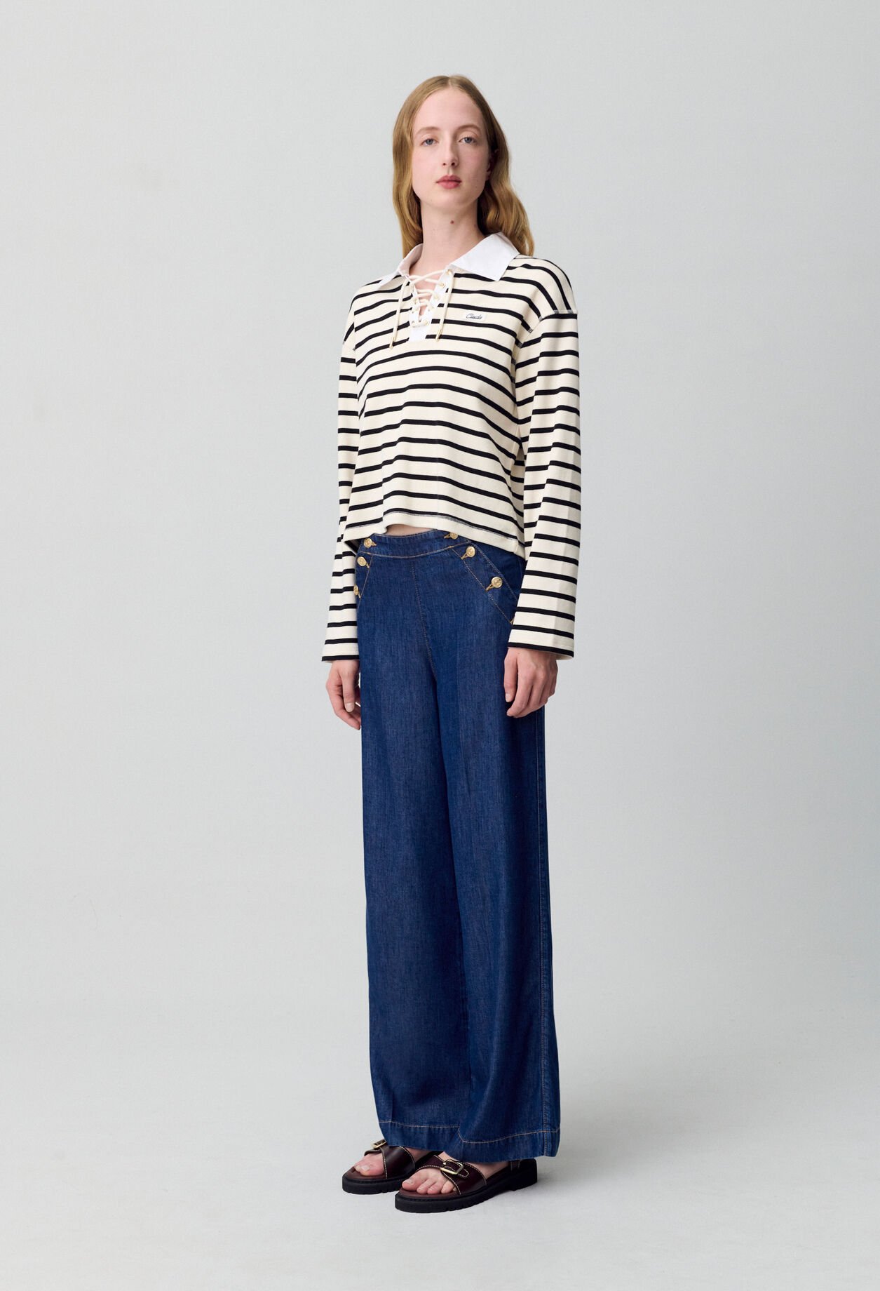 Pantalón vaquero ancho con botones
