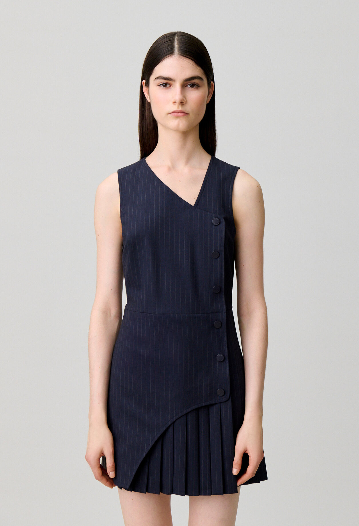 Vestido corto sin mangas