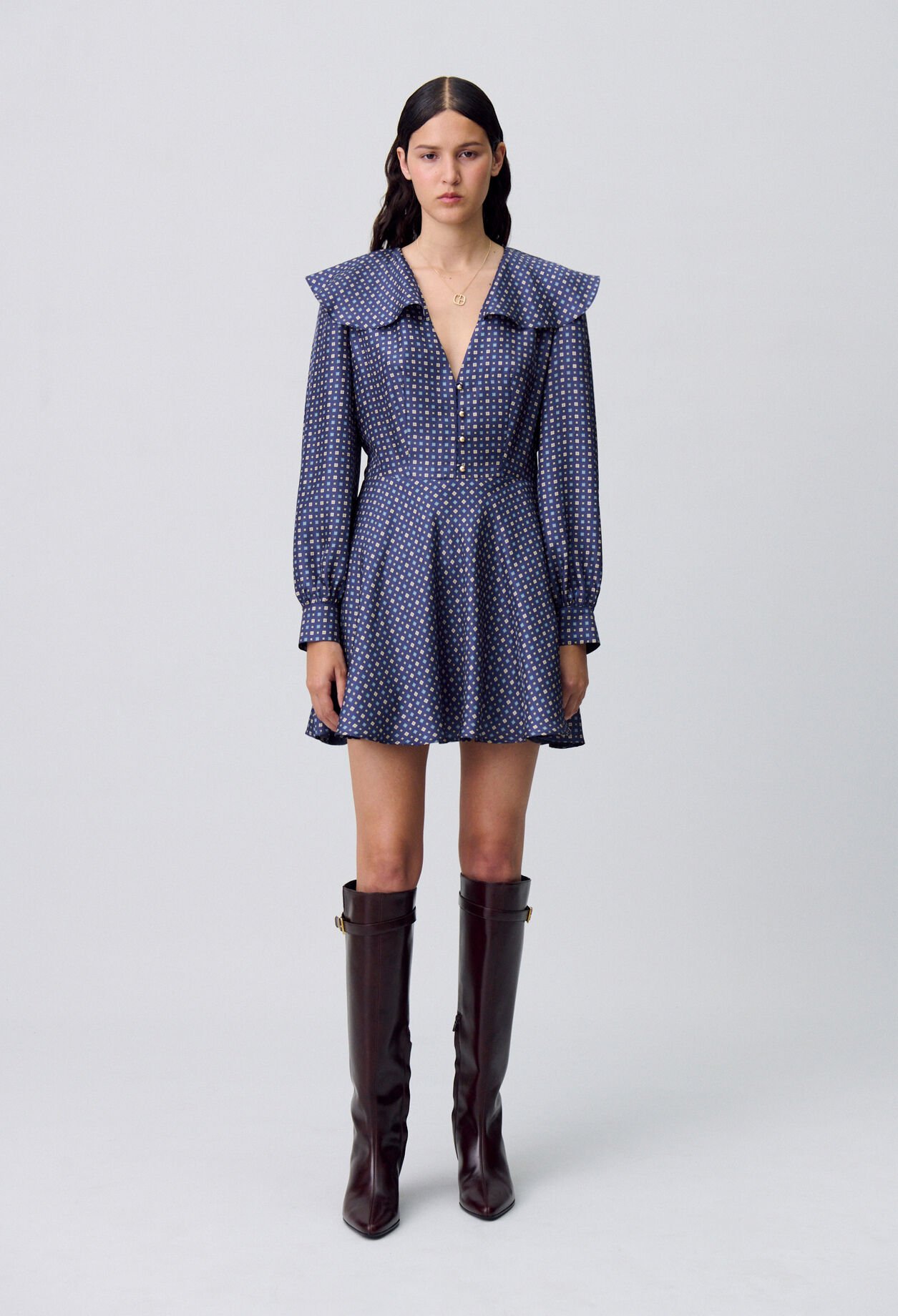 Vestido corto de seda estampada