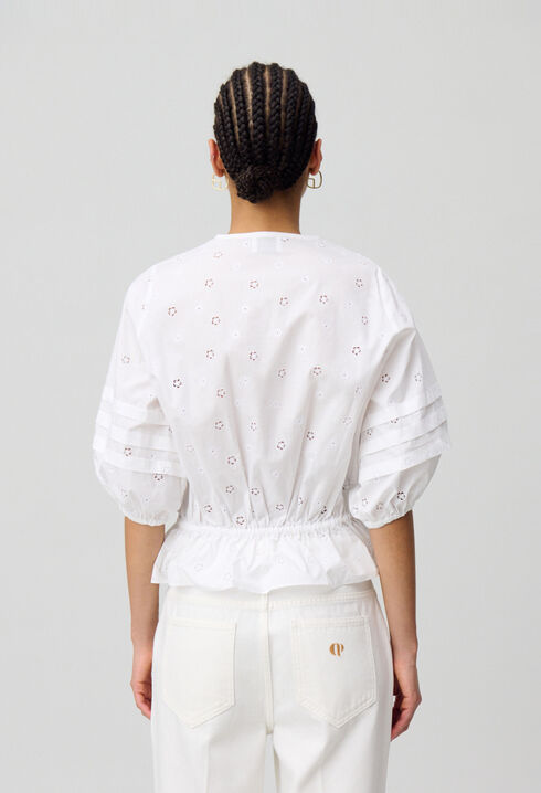 Camisa el&aacute;stica bordada