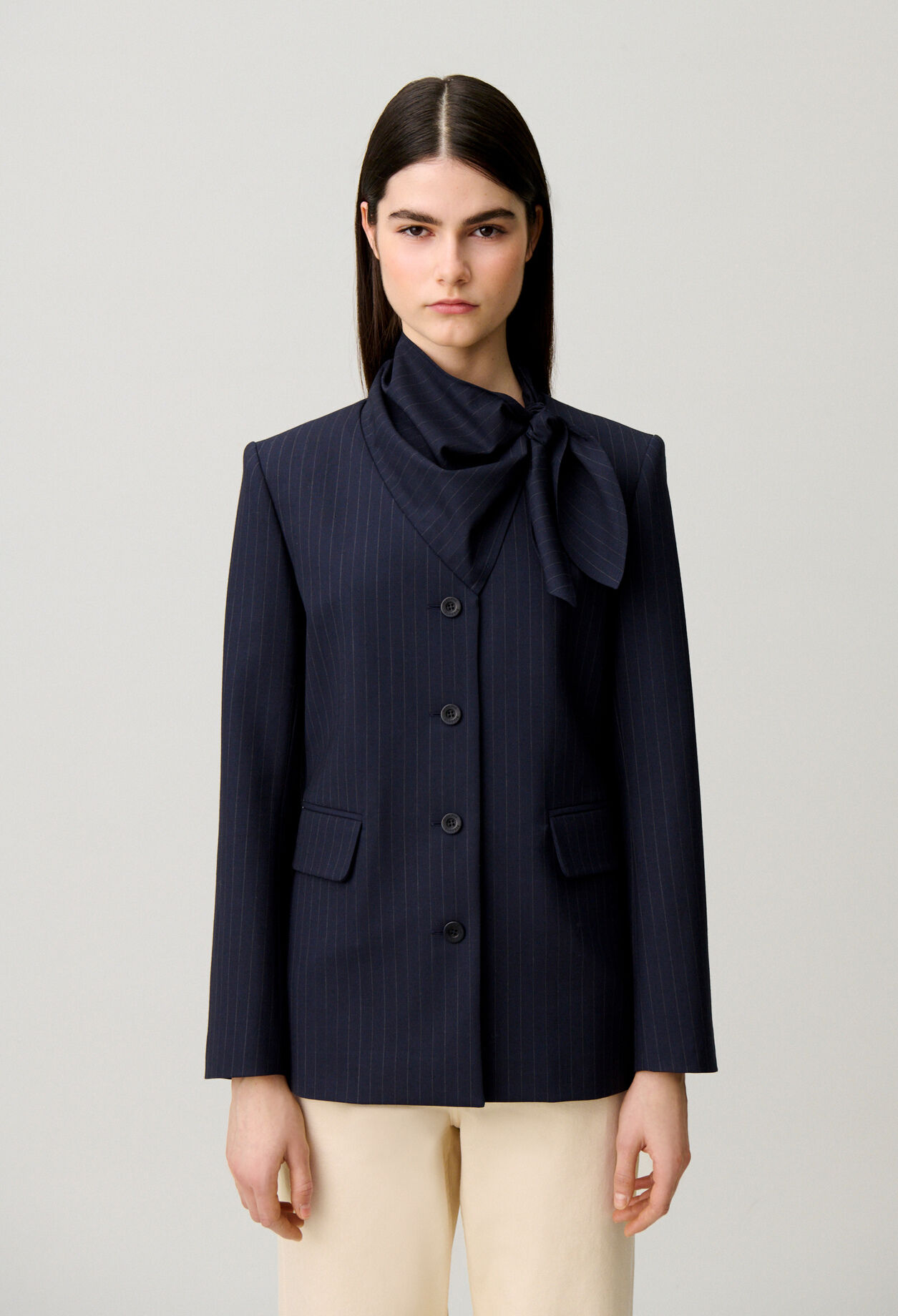 Chaqueta lana pa&ntilde;uelo extra&iacute;ble
