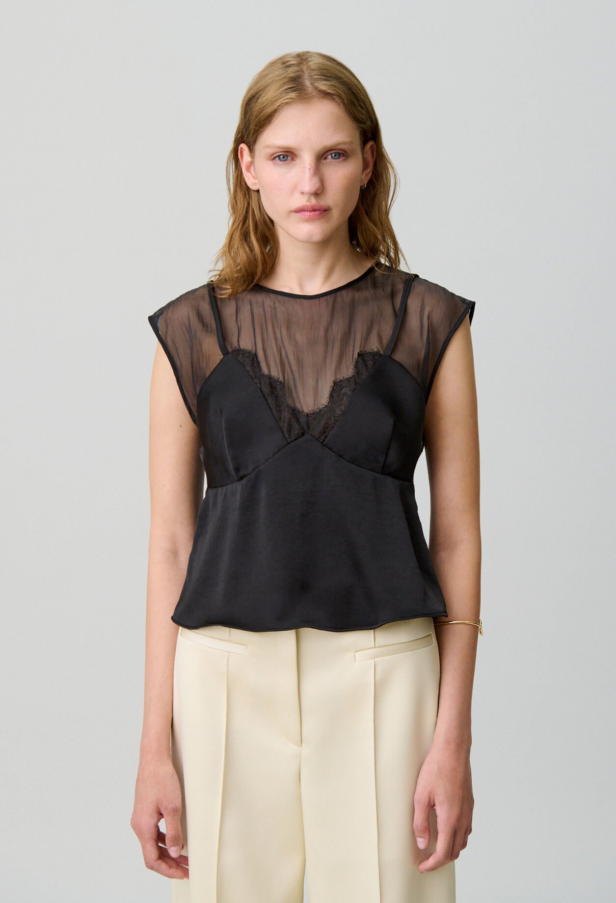 Top fluido detalles encaje